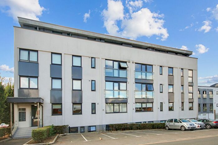 2 Bedroom Flat For Sale In Christopher Road, East Grinstead, RH19