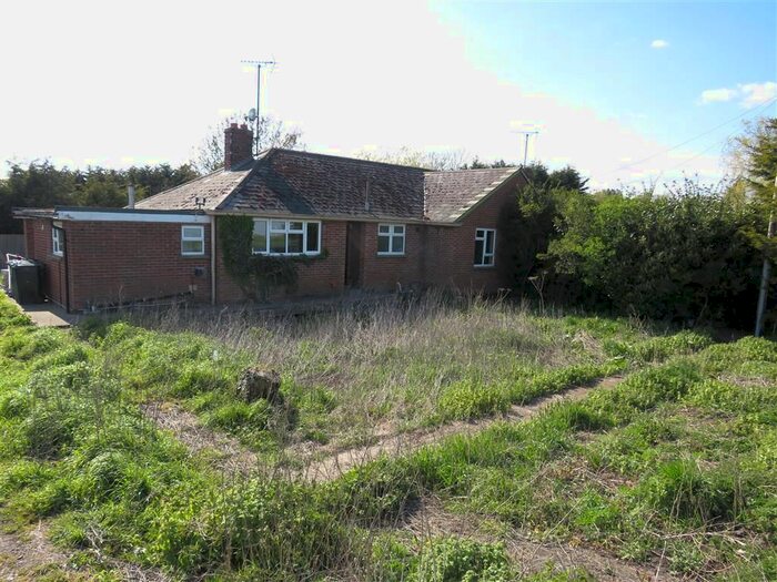 3 Bedroom Semi-Detached Bungalow For Sale In St. Marys Road, Ramsey, Huntingdon PE26