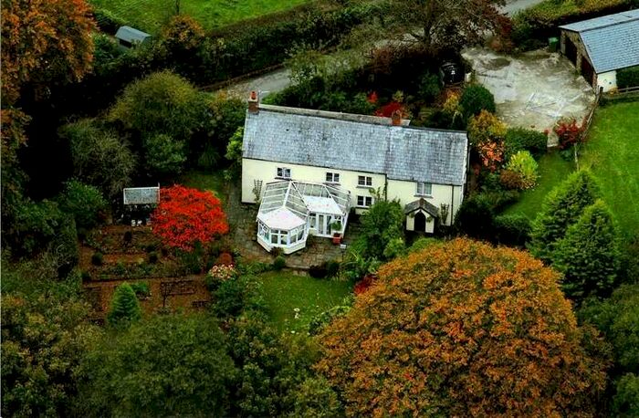 5 Bedroom Equestrian Facility Character Property For Sale In Holemoor, Bradford, Holsworthy, EX22