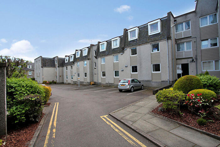 2 Bedroom Flat For Sale In Richmond Court, Rosemount, Aberdeen, AB25