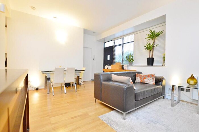 1 Bedroom Flat To Rent In Jedburgh Road, Plaistow, E13