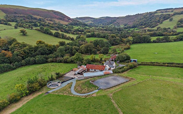 4 Bedroom Equestrian Property For Sale In Pen-Y-Garnedd, Llanrhaeadr Ym Mochnant, Oswestry, Powys, SY10
