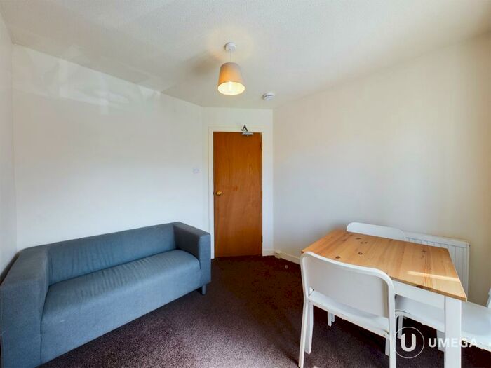 3 Bedroom Flat To Rent In Sienna Gardens, Marchmont, Edinburgh, EH9