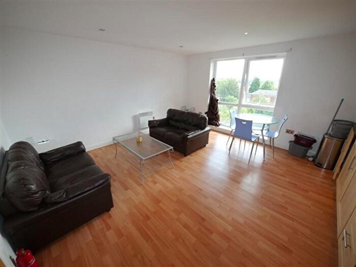 3 Bedroom Flat To Rent In Holborn Central, Rampart Road, Leeds, LS6