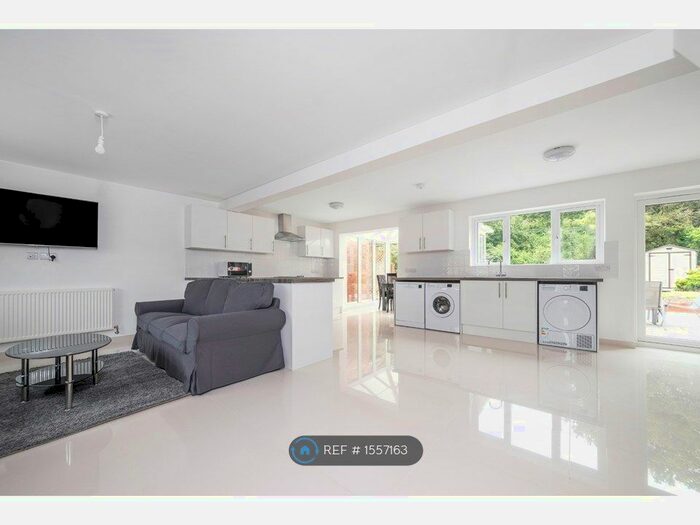 6 Bedroom Semi-Detached House To Rent In Applegarth Avenue, Guildford, GU2