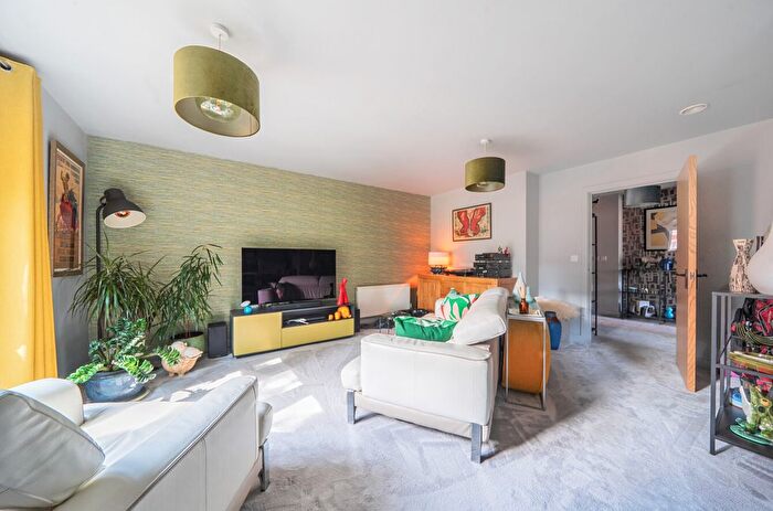 2 Bedroom Flat For Sale In Archers Road, Banister Park, Southampton, Hampshire, SO15