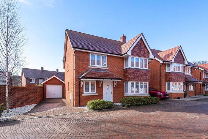 4 Bedroom Detached House For Sale In Cleverley Rise, Bursledon, SO31