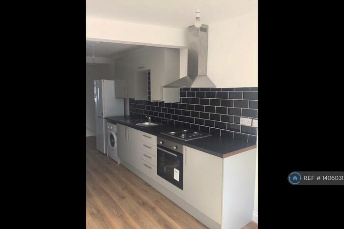 1 Bedroom Flat To Rent In Carlton Parade, Orpington, BR6