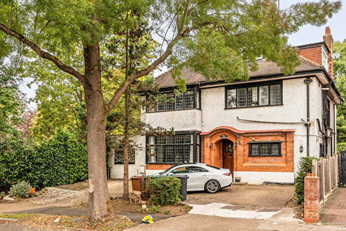 3 Bedroom Apartment For Sale In Royston Grove, Pinner, HA5