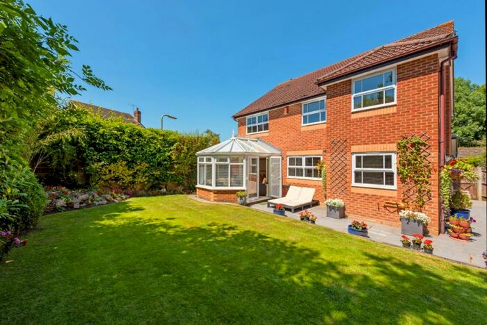5 Bedroom Detached House To Rent In Painters Pightle Hook, RG27