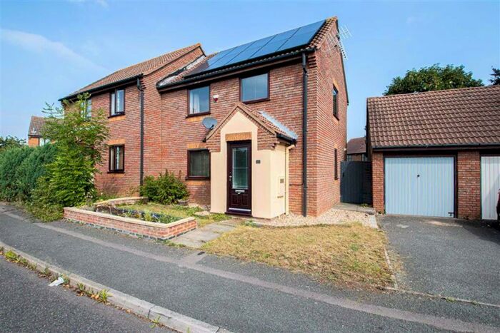 3 Bedroom Semi-Detached House To Rent In Redding Grove, Crownhill, Milton Keynes, MK8