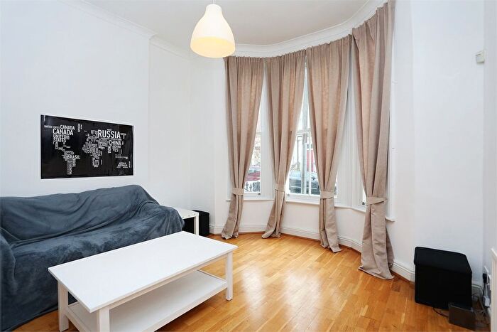 1 Bedroom Flat To Rent In Overstone Road, Brackenbury Village, Hammersmith, W6