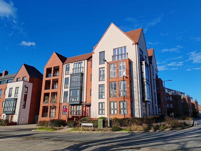 2 Bedroom Flat For Sale In Earle Crescent, Wokingham, RG40