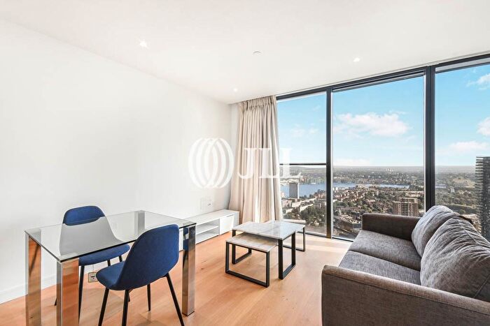 Flat To Rent In Hampton Tower, Marsh Wall, E14