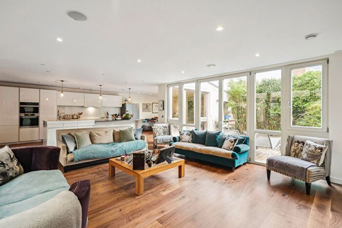 5 Bedroom Detached House For Sale In Glentham Road, Barnes, SW13