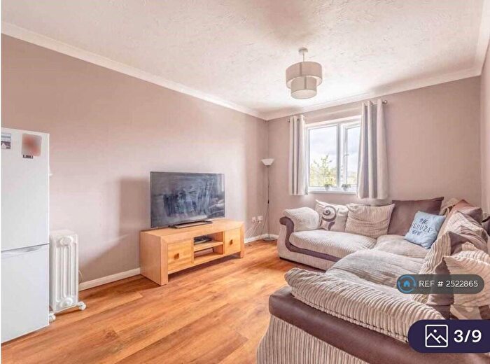 1 Bedroom Flat To Rent In Common Road, Slough, SL3