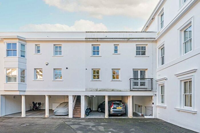 2 Bedroom Flat To Rent In Kingston Hill Place, Kingston Upon Thames, KT2