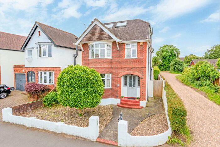 4 Bedroom Detached House For Sale In Dudley Road, Walton-On-Thames, KT12