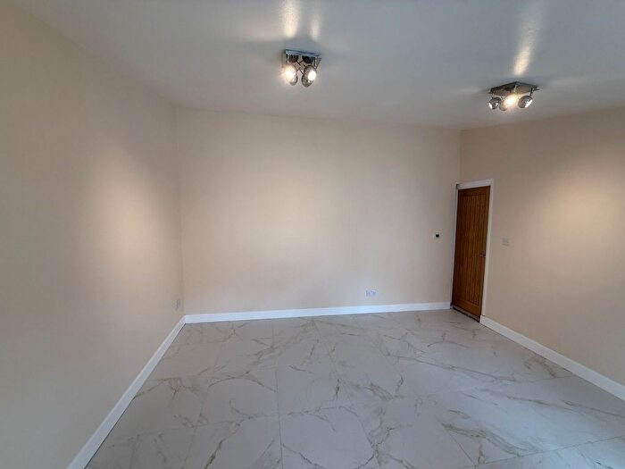 Studio To Rent In Byron Avenue, Hounslow, TW4