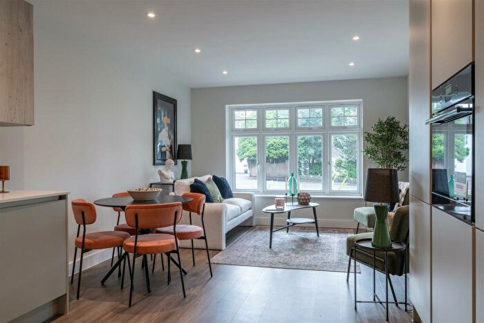 2 Bedroom Apartment For Sale In Danecourt Road, Ashley Cross, BH14