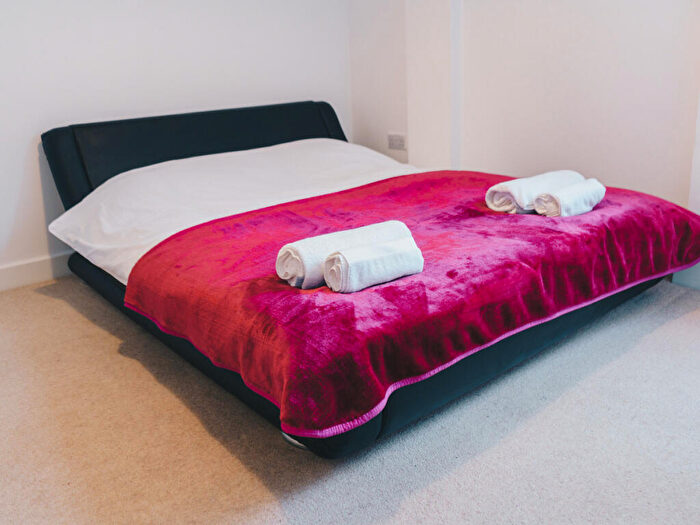 2 Bedroom Flat To Rent In Kings Road, Reading, RG1