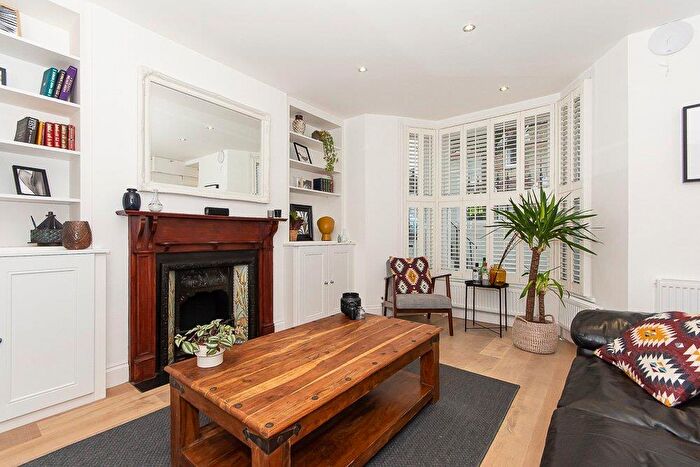 1 Bedroom Flat To Rent In Bennerley Road, Battersea, SW11