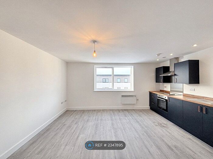 1 Bedroom Flat To Rent In Bingley Road, Bradford, BD9