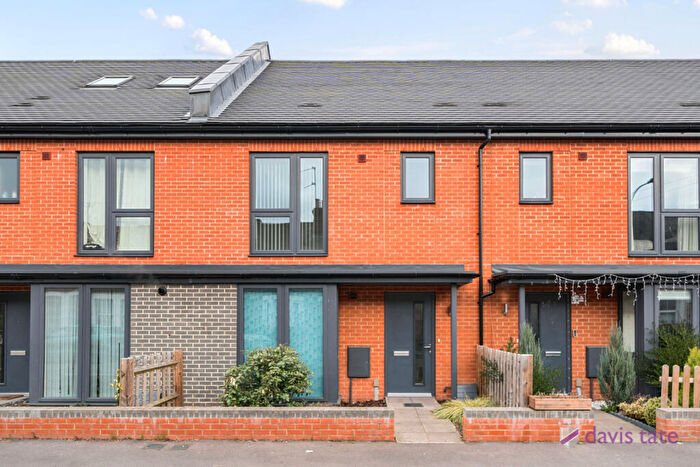 3 Bedroom House To Rent In Cardiff Road, Reading, Berkshire, RG1