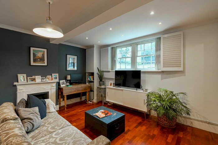 1 Bedroom Flat To Rent In Balham Grove, Balham, SW12