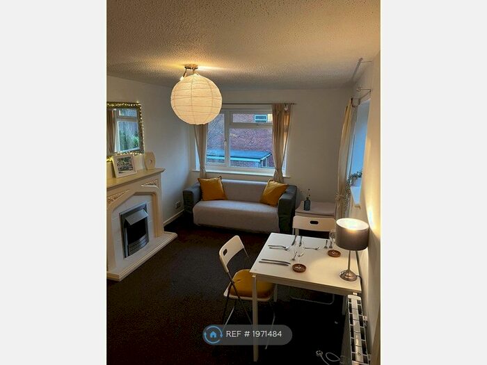 1 Bedroom Maisonette To Rent In Berwick Avenue, Stockport, SK4