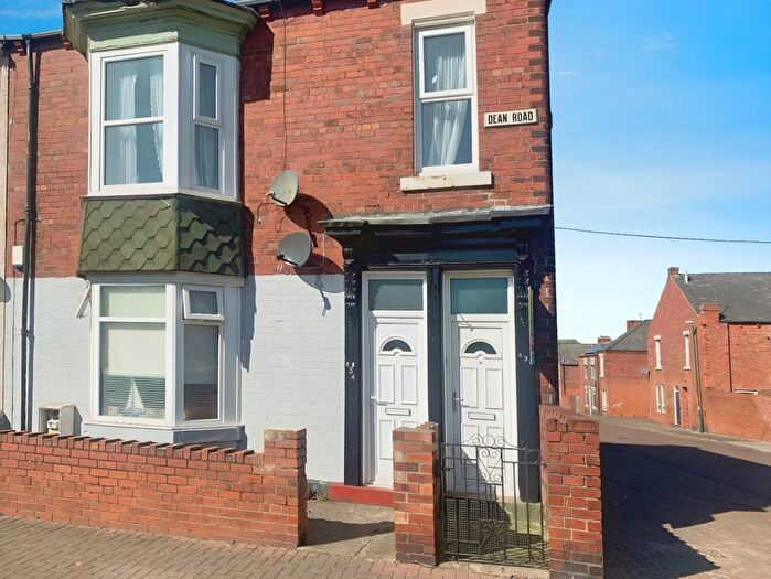 3 Bedroom Flat To Rent In Dean Road, South Shields, Tyne And Wear, NE33