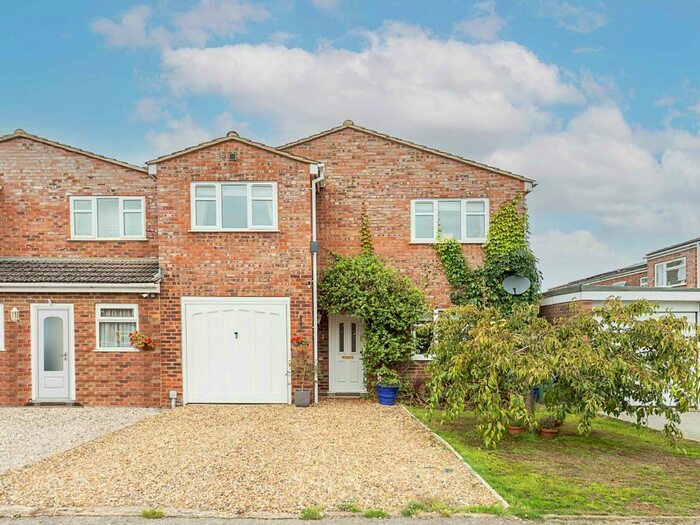 4 Bedroom Semi-Detached House For Sale In Swan Close, Ivinghoe Aston, LU7