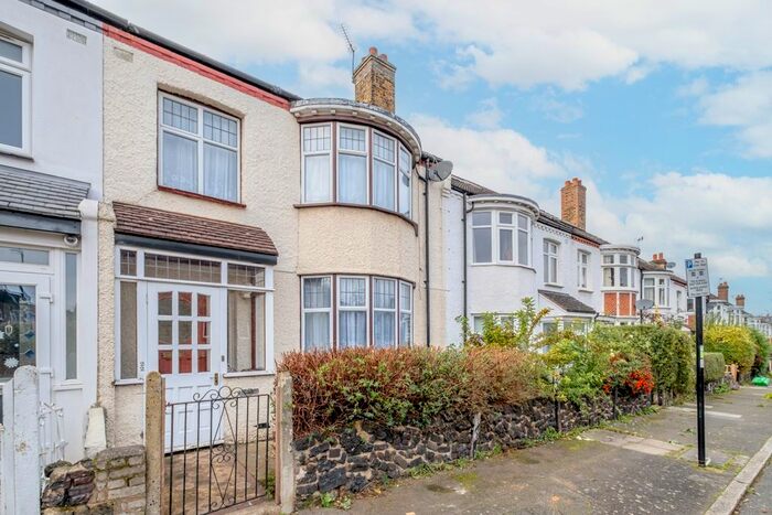 1 Bedroom Flat To Rent In Mackie Road, London, SW2