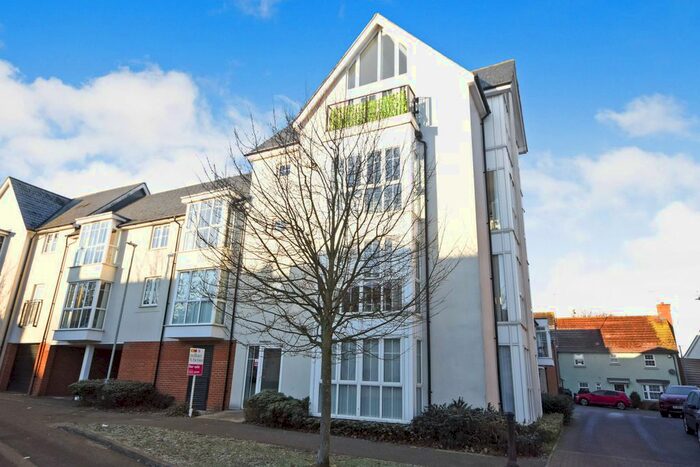 2 Bedroom Flat To Rent In Lambourne Chase, Great Baddow, Chelmsford, CM2