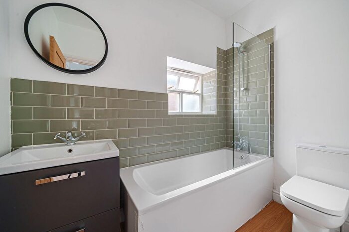 2 Bedroom Flat For Sale In Frances Road, Windsor, SL4