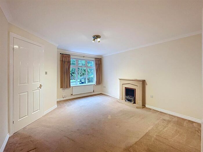 3 Bedroom Semi-Detached House To Rent In Woodmill Meadow, Kenilworth, CV8