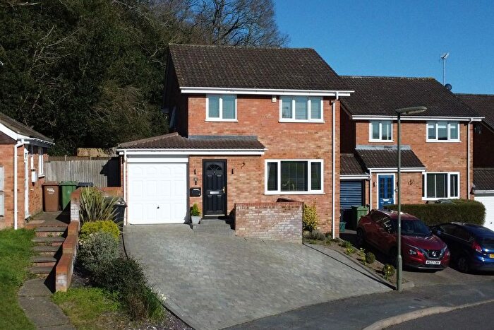 3 Bedroom Detached House For Sale In Petworth Close, Frimley, GU16