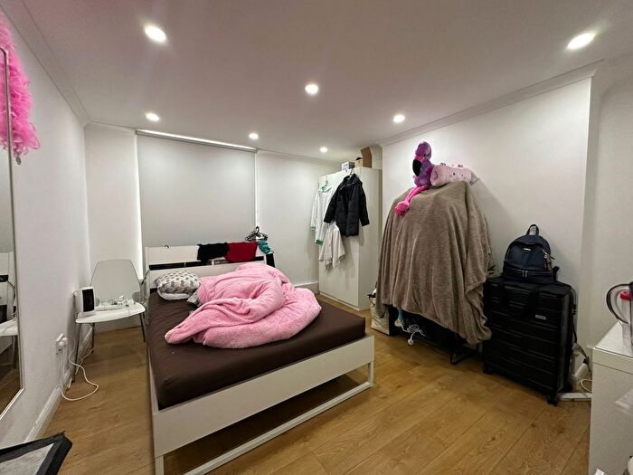 3 Bedroom Flat To Rent In Tiverton Street, London, SE1