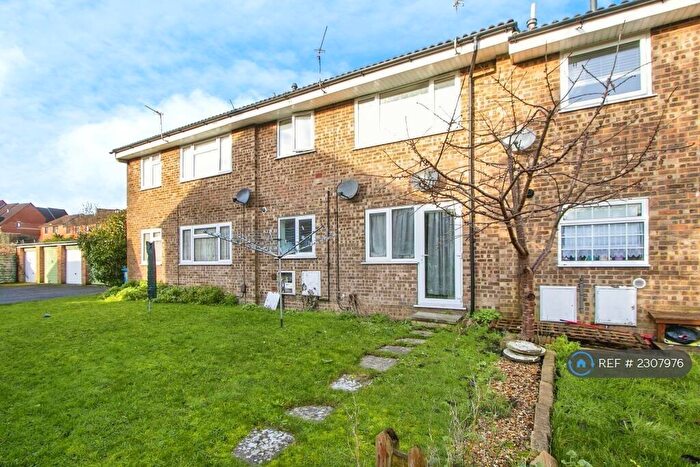 2 Bedroom Flat To Rent In Aspen Gardens, Poole, BH12