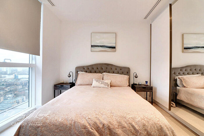 1 Bedroom Apartment To Rent In Maine Tower, , Canary Wharf, E14