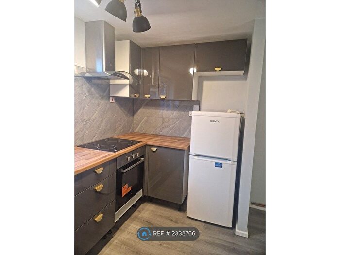3 Bedroom Flat To Rent In Randolph Close, Leamington Spa, CV31