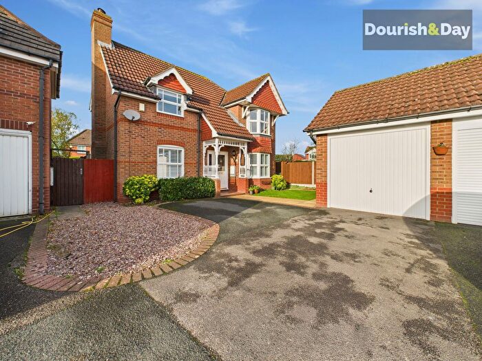3 Bedroom Detached House For Sale In Canalside Close, Penkridge, ST19