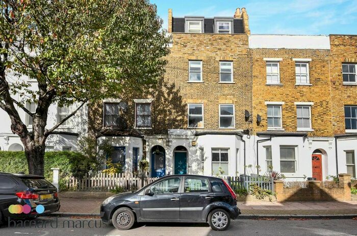 2 Bedroom Flat To Rent In Simpson Street, London, SW11
