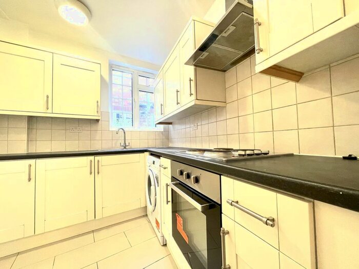 2 Bedroom Flat To Rent In Stratheden Parade, Blackheath, SE3
