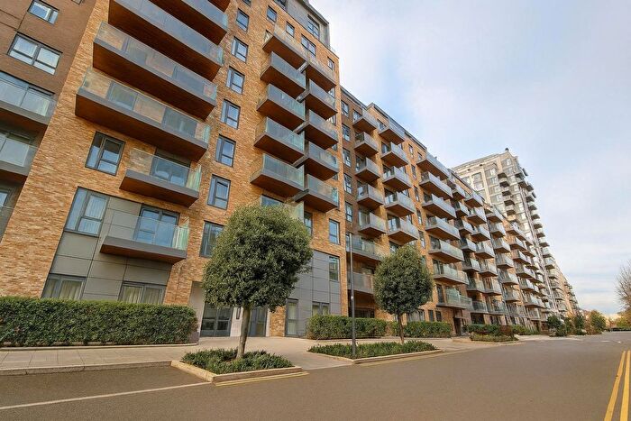 3 Bedroom Flat For Sale In Caversham Road, London, NW9