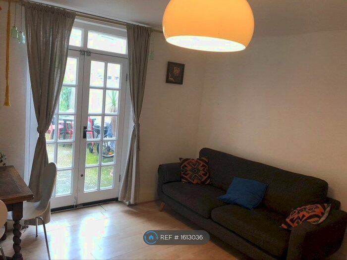 3 Bedroom Flat To Rent In Hackney, London, E8