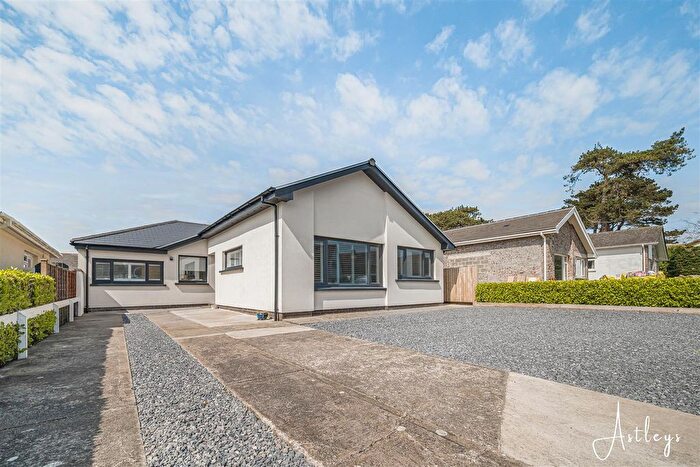 3 Bedroom Detached House For Sale In Foxhole Drive, Southgate, Swansea, SA3