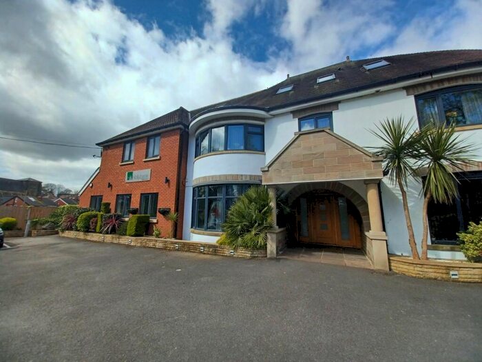 2 Bedroom Flat To Rent In Chapeltown Road, Leeds, West Yorkshire, LS7