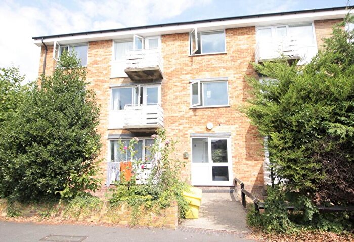 2 Bedroom Flat To Rent In Alma Road, Sidcup, Kent, DA14