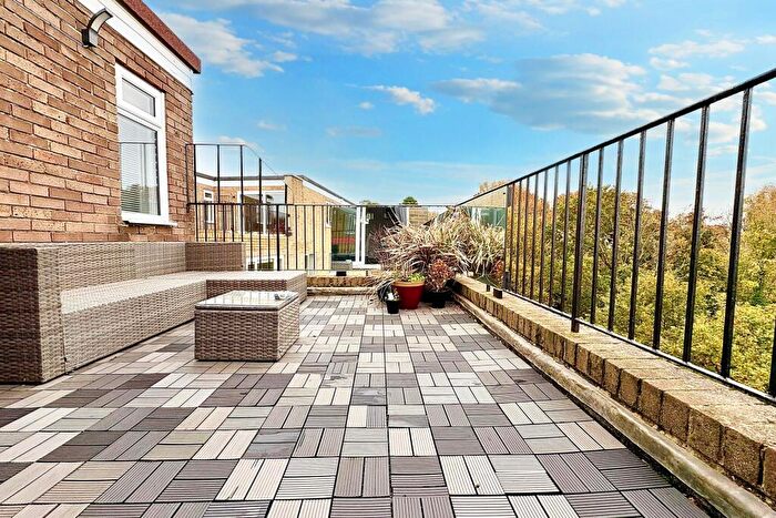 2 Bedroom Flat For Sale In Ashley Cross, BH14